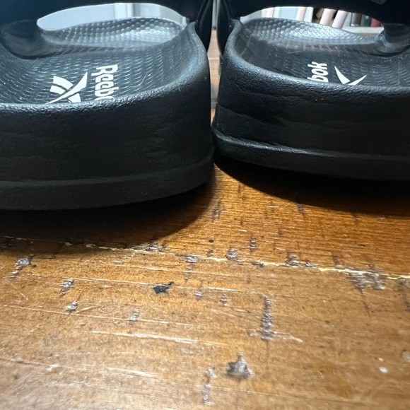 Reebok slides, black/white, great pre-owned condition women’s size 5 - Picture 6 of 8